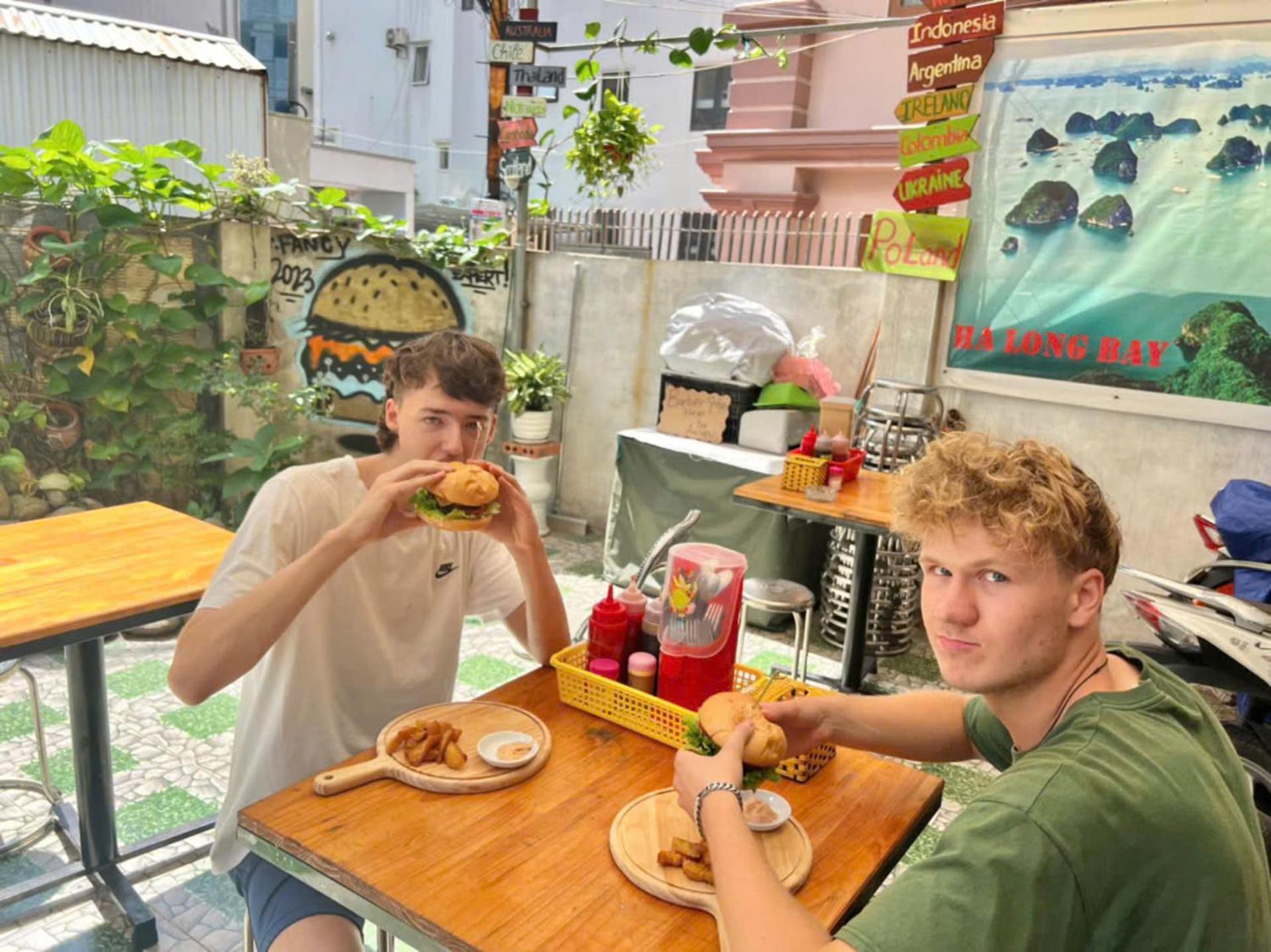 Ha Long Fancy Hostel With Vegetarian And Vegan Restaurant Экстерьер фото